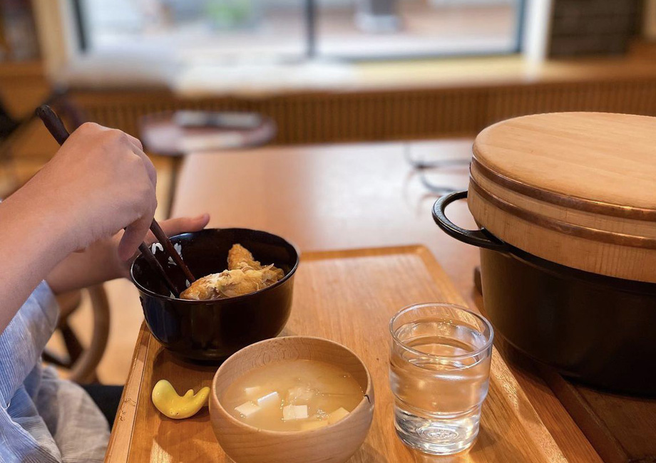 卵とじかつ丼とお味噌汁