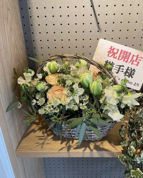 継手開店祝いのお花